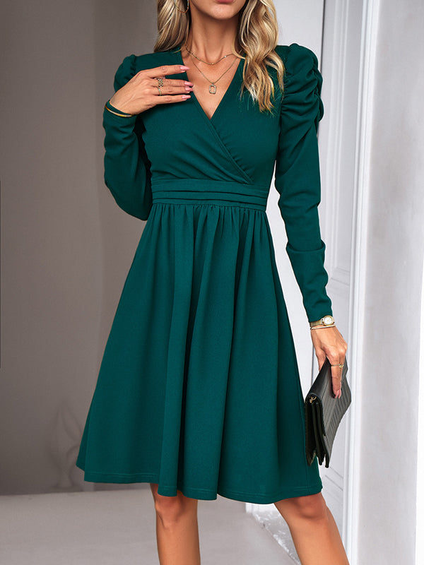 Momentlover Split-Joint Solid Color Pleated Skinny Puff Sleeves V-Neck Midi Dresses