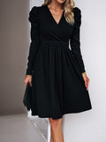 Momentlover Split-Joint Solid Color Pleated Skinny Puff Sleeves V-Neck Midi Dresses