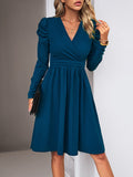 Momentlover Split-Joint Solid Color Pleated Skinny Puff Sleeves V-Neck Midi Dresses