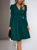 Momentlover Split-Joint Solid Color Pleated Skinny Puff Sleeves V-Neck Midi Dresses
