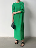 Momentlover Solid Color Pleated Loose Half Sleeves Round-Neck Midi Dresses