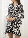 Momentlover Split-Joint Printed Pleated Contrast Color Loose Flared Sleeves V-Neck Mini Dresses
