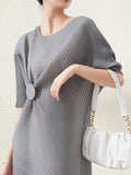Momentlover Stylish Irregularity Loose Pleated Solid Color Round-Neck Midi Dresses
