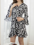 Momentlover Split-Joint Printed Pleated Contrast Color Loose Flared Sleeves V-Neck Mini Dresses