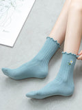 momentlover Small Daisy Embroidered Cotton Crimp Socks