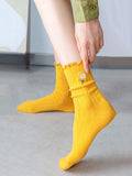 momentlover Small Daisy Embroidered Cotton Crimp Socks