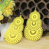 Geometric round flowers with openwork metal earrings