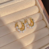 U-shaped pearl earrings