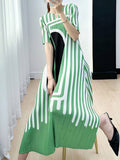 Momentlover Printed Pleated Short Sleeves Plus Size V-neck Midi Dresses