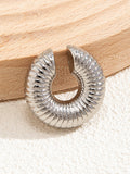 Momentlover Solid Color Geometric Ear Clip