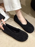 Momentlover Split-Toe Split-Joint Shallow Cut Flat Shoes