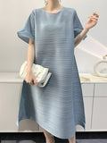 Momentlover Pleated Loose Round-neck Midi Dresses