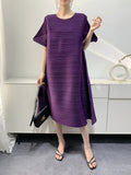 Momentlover Pleated Loose Round-neck Midi Dresses
