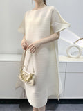 Momentlover Pleated Loose Round-neck Midi Dresses
