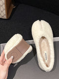 Momentlover Split-Toe Split-Joint Shallow Cut Flat Shoes