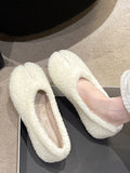 Momentlover Split-Toe Split-Joint Shallow Cut Flat Shoes