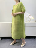 Momentlover Pleated Loose Round-neck Midi Dresses