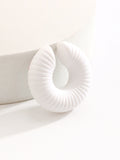 Momentlover Solid Color Geometric Ear Clip