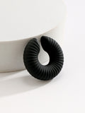 Momentlover Solid Color Geometric Ear Clip
